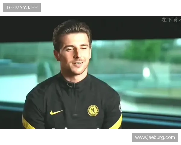 16号足球明星后卫的辉煌历程与场上风采解析