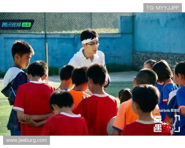 梦中偶遇足球明星在家畅聊人生与梦想的奇妙经历