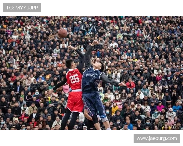 足球巨星亲临NBA赛场助威球迷热情高涨共庆体育盛事 足球巨星亲临NBA赛场助威球迷热情高涨共庆体育盛事